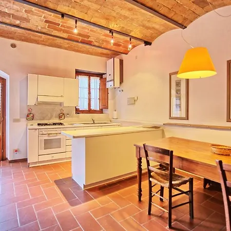 Apartamento Le Quattro Strade Sleeps 4 T241665